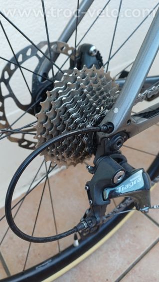 GIANT DEFY Advanced 3 2021 Taille M - Shimano Tiagra - 7