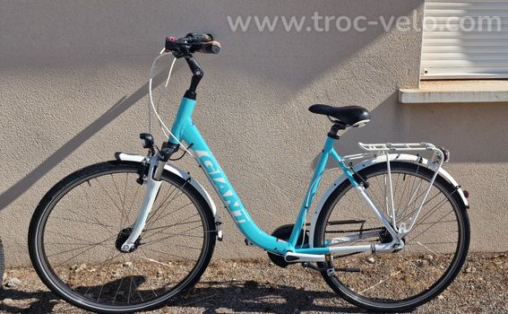 Vélo de ville Giant – Très bon état – Avec 2 paniers