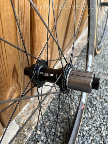 Roues carbone Edco Umbrial Light Disc 45 mm à boyaux, NEUVES (0 km), axes 12 mm, Centerlock - 11