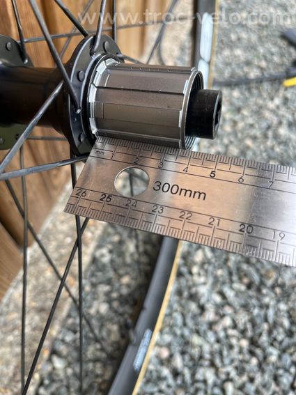 Roues carbone Edco Umbrial Light Disc 45 mm à boyaux, NEUVES (0 km), axes 12 mm, Centerlock - 12