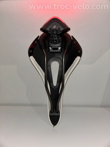 Selle Fizik Aliante R3 Open Regular 143mm + Lumière AR Lumo L5 + x4 Protections Latérales  - 2