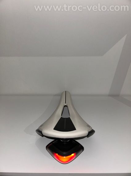Selle Fizik Aliante R3 Open Regular 143mm + Lumière AR Lumo L5 + x4 Protections Latérales  - 3