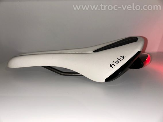 Selle Fizik Aliante R3 Open Regular 143mm + Lumière AR Lumo L5 + x4 Protections Latérales  - 5