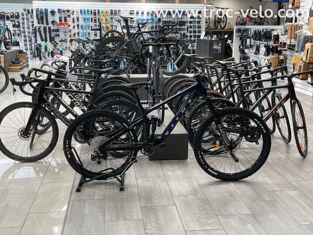 VTT NEUF en carbone / enduro, Vitus Sommet 297 taille « L »  - 2