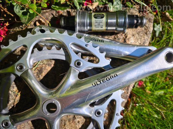 Pédalier SHIMANO ULTEGRA avec son Boîtier de Pédalier  - 12