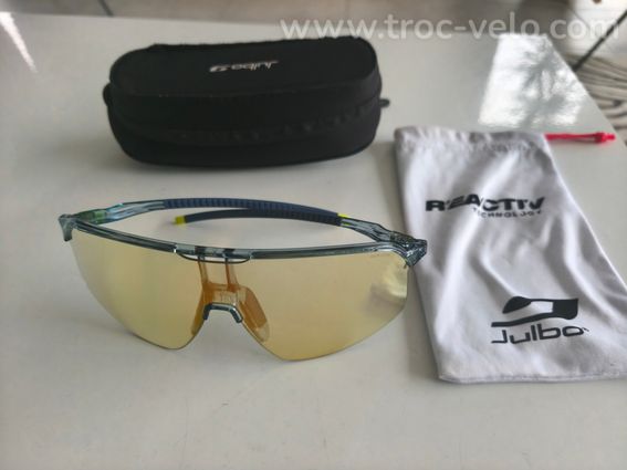 Lunette JULBO density reactiv verre panoramique photochromiques TBE peu servie