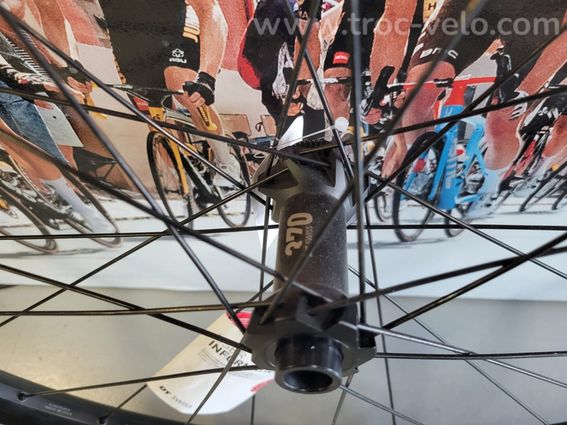 Roue avant DT Swiss M1900 27.5" - 2