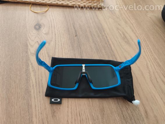 Oakley sutro  - 2