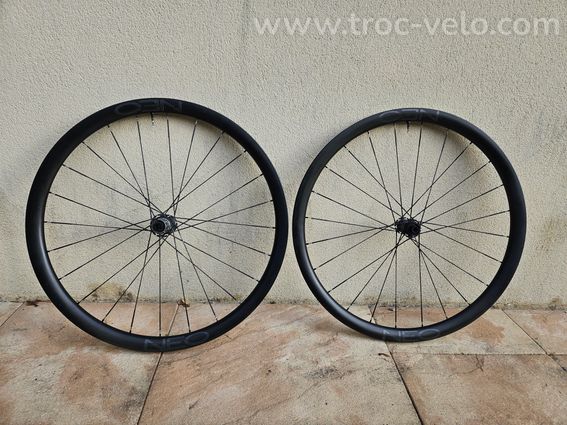 paire de roues gravel NEO WHEELS avec rayons Berd