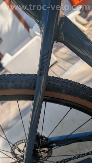 CANYON GRIZL CF SL8 - taille s - groupe campagnolo ekar 13v - 2023 - état neuf - 9