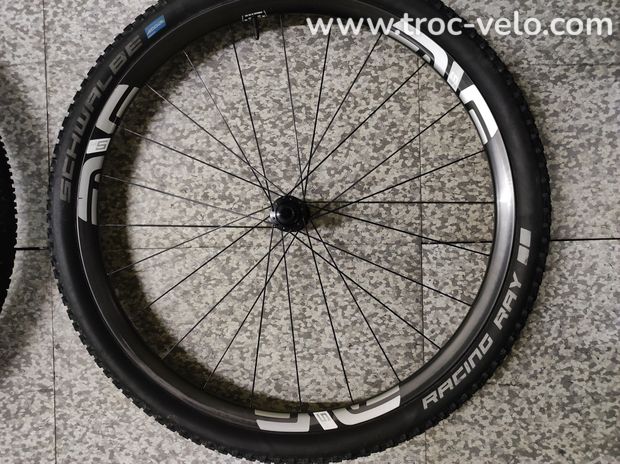 Roue VTT XC haut de gamme Enve M525 carbone 29 pouces casi neuves - 4