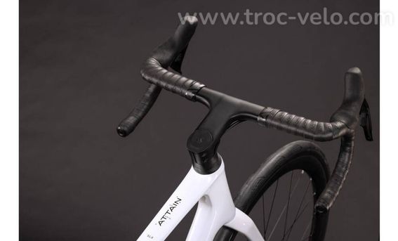 NEUF CUBE Attain C:62 SLX metallicwhite´n´black - 2