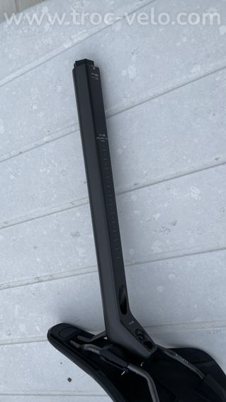 Tige de selle BMC D-Shaped Carbone Neuve - 3