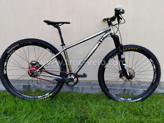VTT TITANE modèle ULTIMO taille S boîte de vitesse ROHLOFF