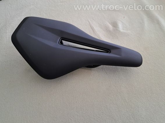 Selle DECATHLON route light