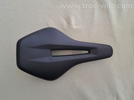 Selle DECATHLON route light - 2