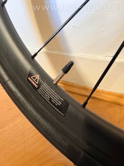 Roue avant carbone CSC 35mm — Moyeu Powerway R13 — Pneu Pirelli P ZERO - 4