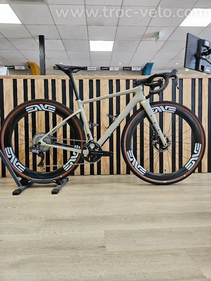 ENVE MOG avec roue ENVE SES 4.5