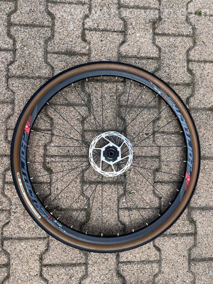 Roue avant dynamo Mach1 x Shutter Precision - 3