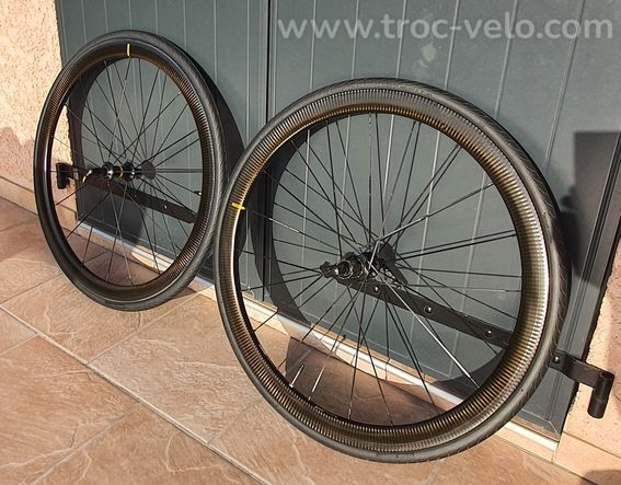 Paire de roues Mavic Cosmic PRO carbone UST