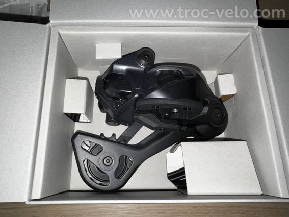 Shimano Dérailleur Arrière - Deore XT RD-M8260 - E-MTB | Di2 | Shadow ES | 11 Vitesses - long (SGS) - 2