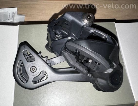 Shimano Dérailleur Arrière - Deore XT RD-M8260 - E-MTB | Di2 | Shadow ES | 11 Vitesses - long (SGS) - 5