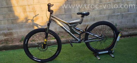 Specialized enduro FSR montage unique slopstyle/ dirt/ pumptrack