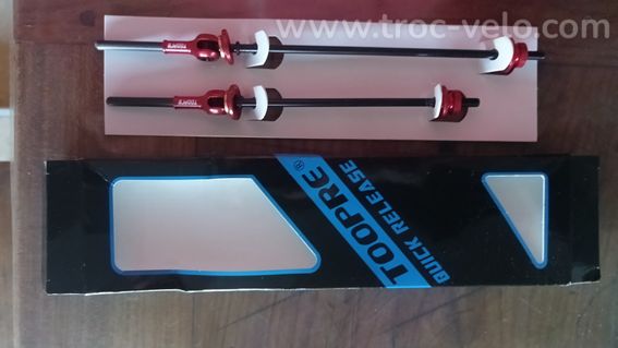 Vds une paire de blocage rapide axe Titan , levier carbon neuf