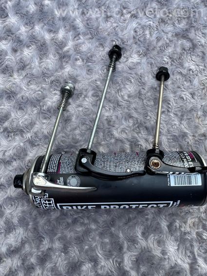 Lot de 3 serrages / blocages - 3