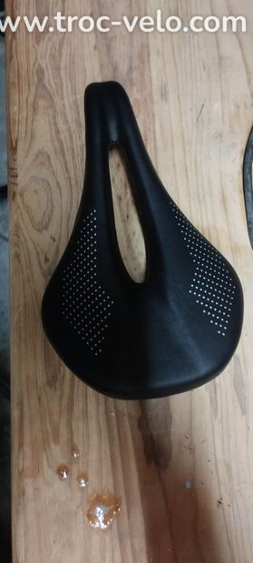 Selle carbone, moins 100 g - 1