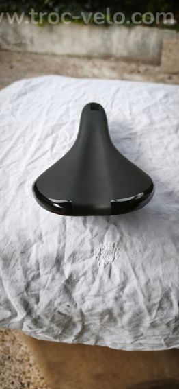 Vend selle de marque Moustache - 5