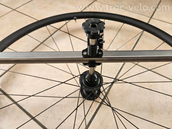 Comparateur d'alignement de roue de vélo - 2