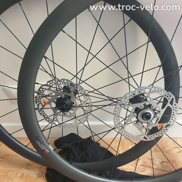 👍dispo paire carbone disc neuve 38mm.pneu chambres ou tubeless  - 2