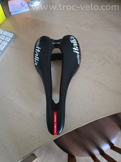 A vendre selle italia slr pro team