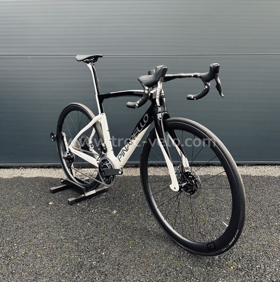 Pinarello F9 Disc Neuf – SRAM Red eTap AXS – Roues MOST 40 – Haut de Gamme