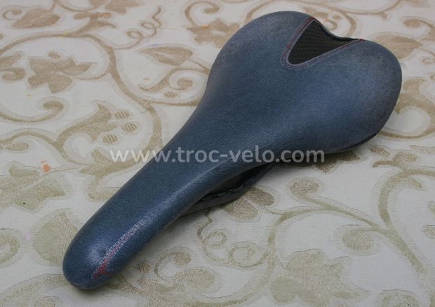 ♦ Selle vélo de course / Selle Italia SLR /Coque Carbone / Rails Carbone / 137x272mm/ Poids: 140gr ♦ - 1