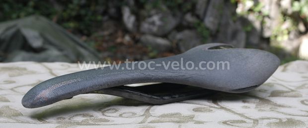 ♦ Selle vélo de course / Selle Italia SLR /Coque Carbone / Rails Carbone / 137x272mm/ Poids: 140gr ♦ - 2