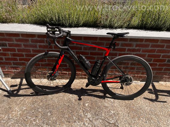 GIANT DEFY ADVANCED 1 HRD ML CARBON / PURE RED – ULTEGRA Di2 + ROUES CARBONE