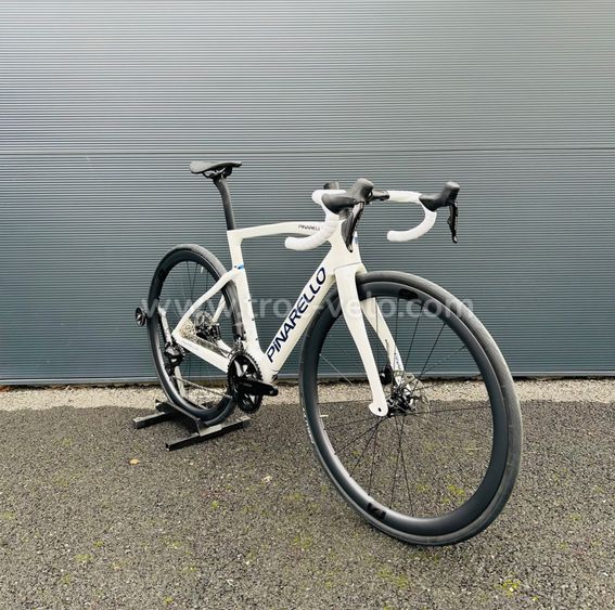Pinarello F5 Disc Neuf – Shimano 105 Di2 – Roues Carbone MOST – Taille 53