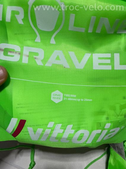 Vittoria airliner gravel - 2