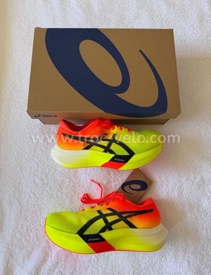 Chaussures Running asics Metaspeed Sky, carbone, neuve