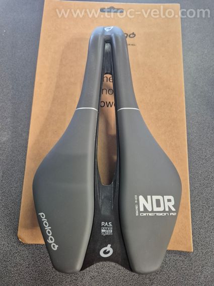 Selle Prologo confort rails carbone.