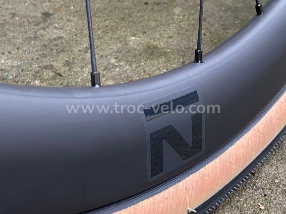 Roue Arrière Carbone 700C – Disque, Pignon Fixe – Moyeu Novatec – Neuve