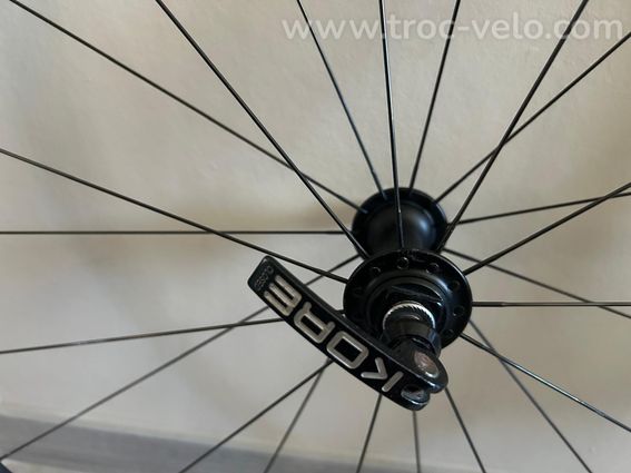 Paire de roues alu à pneus et freins patins - 3