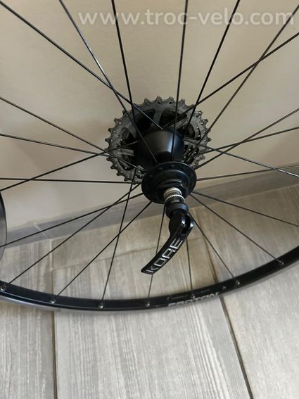Paire de roues alu à pneus et freins patins - 6