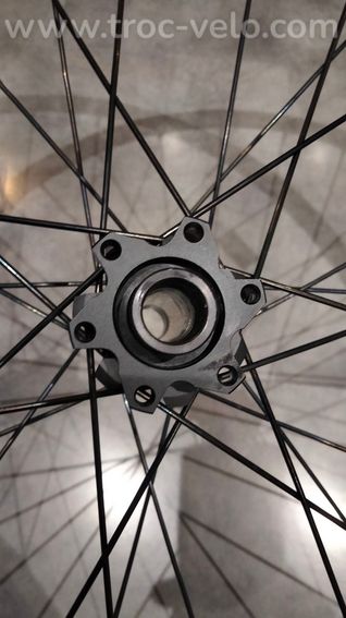 roue av dt swiss h 1900 NEUVE 27.5 + - 5
