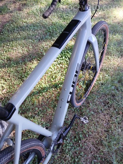 Vélo de Gravel CUBE - 2