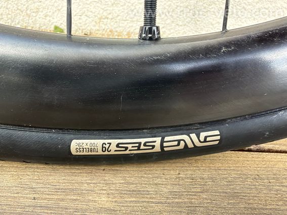 Roues Carbone ENVE SES 3.4 Disc – Shimano – Pneus ENVE 29 mm (Très Bon État) - 4