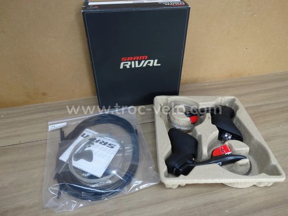 PAIRE DE MANETTES SRAM RIVAL CARBONE 10 x 2 vitesses
