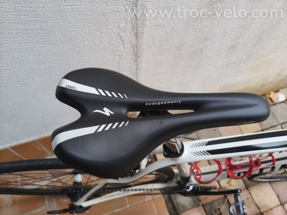 Vélo de route specialized ROUBAIX  - 3